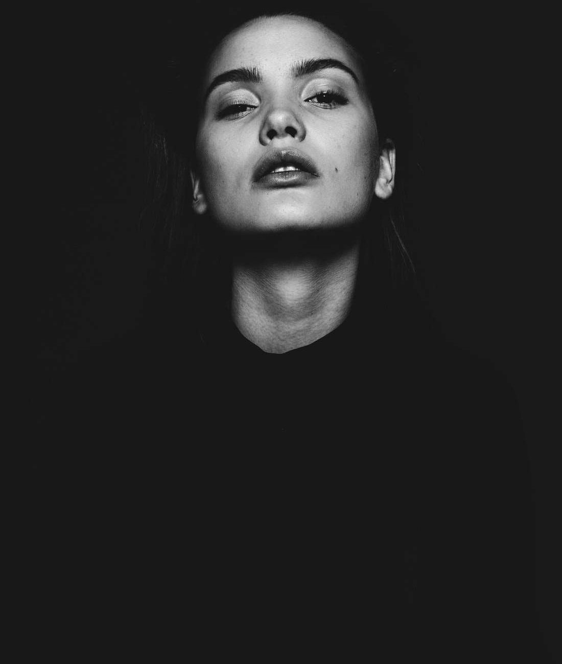 photo-1486074051793-e41332bf18fc